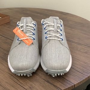 UNDER ARMOUR women’s golf shoes size 7. BRAND NEW never worn.